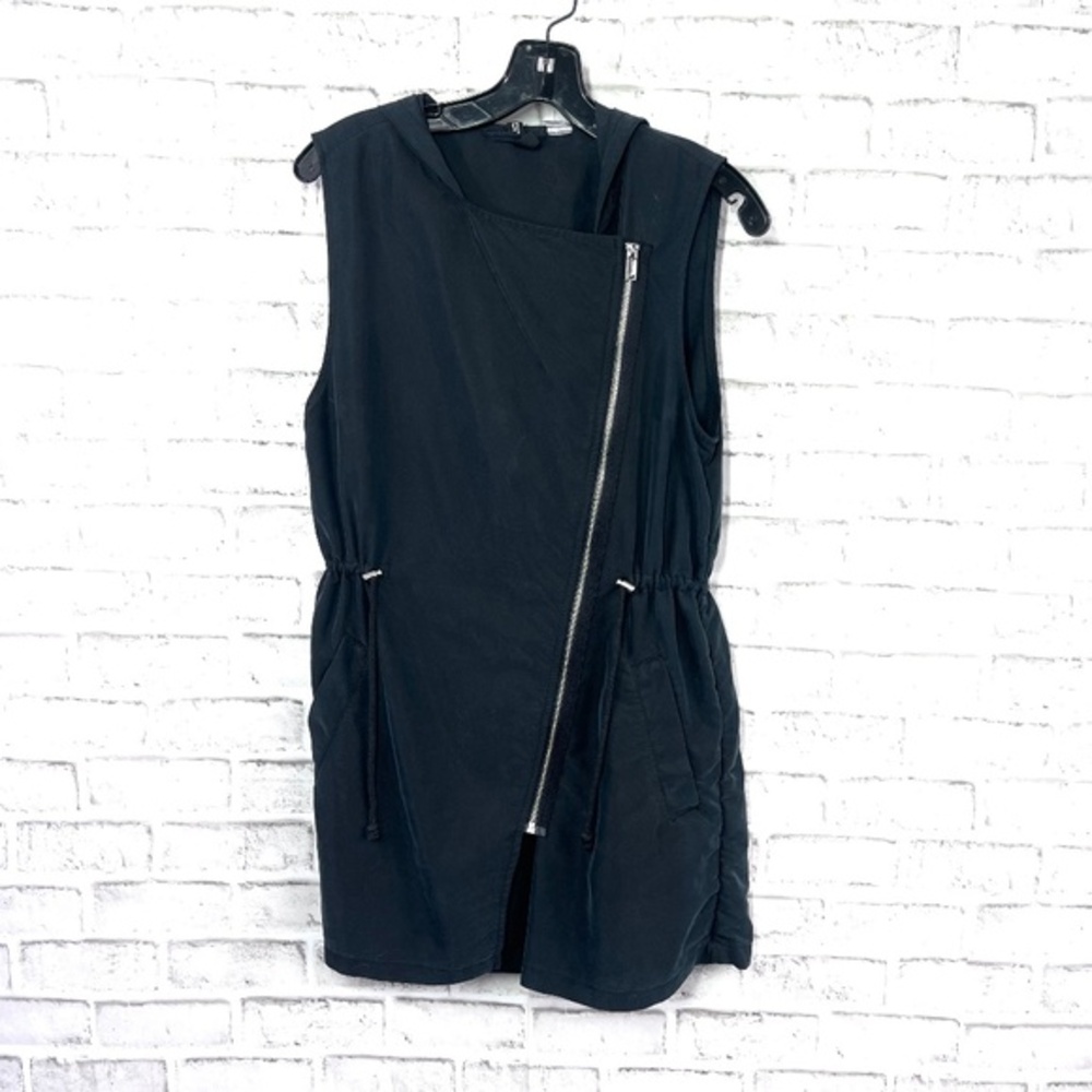 Like New |•DIVIDED•| Diagonal Zip Hooded Top Size Small